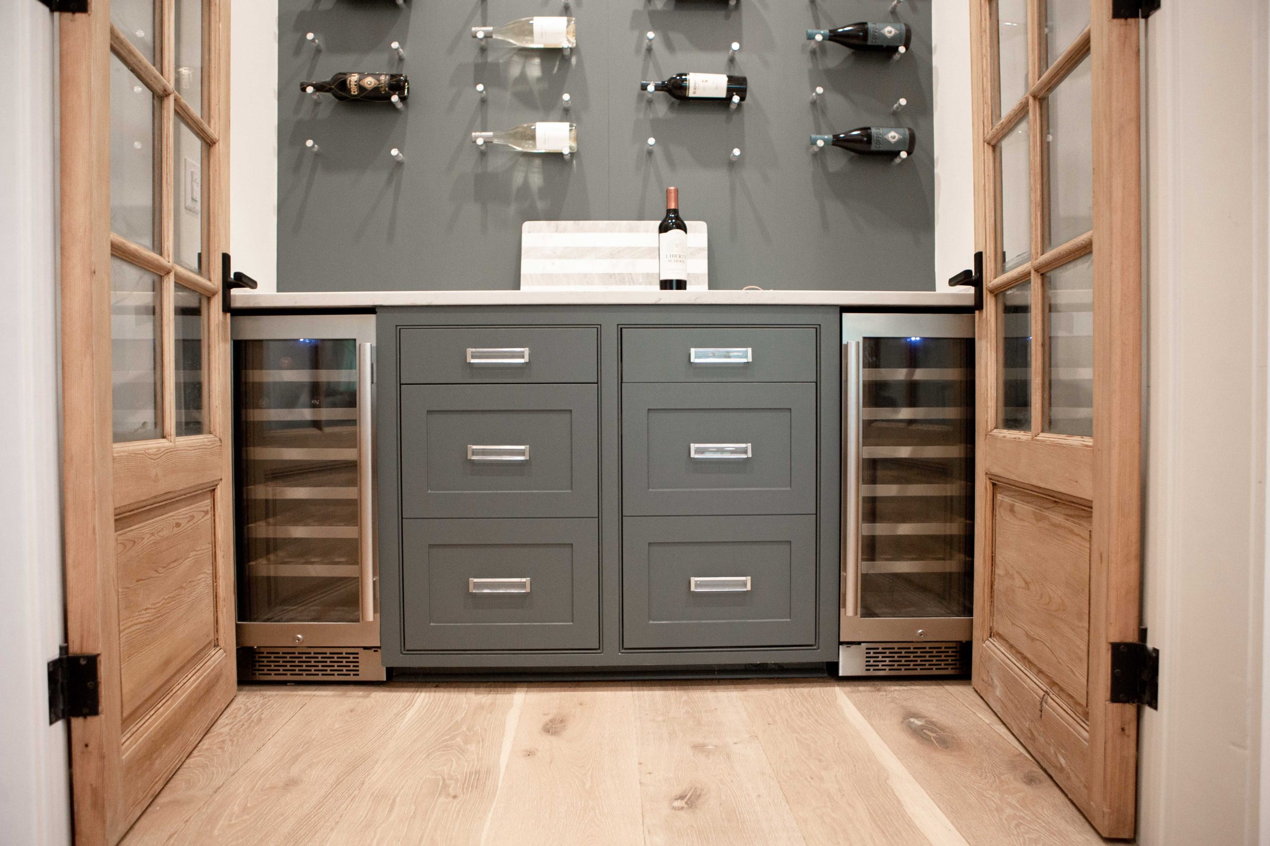 Choosing the Right Materials for Frameless Construction Gator